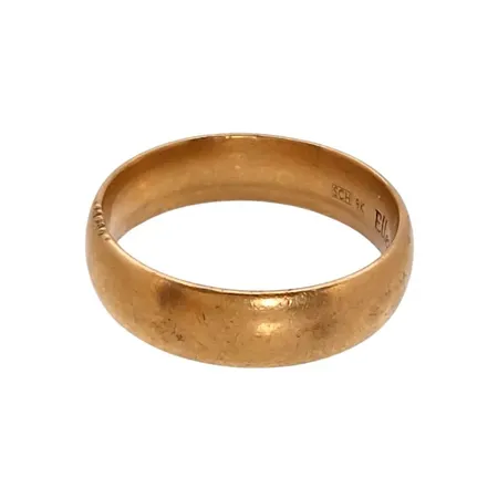 Ring, 9K guld, slät modell, slitage, gravyr Vikt: 8,6 g