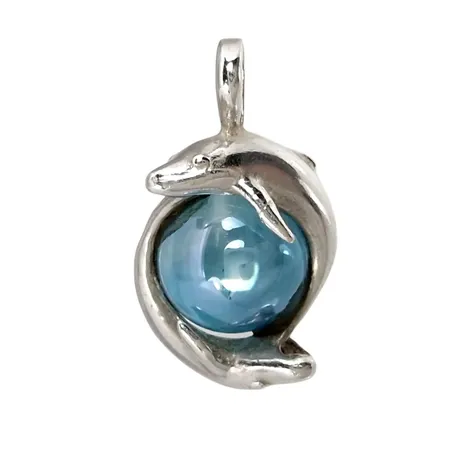 Hänge "Delfiner", silver, blå sten, längd 28 mm, bredd 15,5 mm, sten Ø12 mm, sten utan anmärkning, fint skick  Vikt: 5,4 g