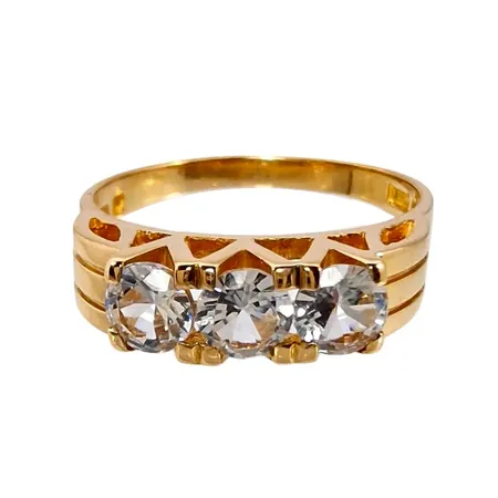 Ring, 18K guld, Bergkristaller Ø 4 mm, Guldvaruaktiebolaget G. Dahlgren & Co Ab, Malmö, svensk kontrollstämpel, Ø17¾ mm, bredd 2-5 mm, fint skick Vikt: 3,4 g