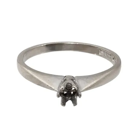 Defekt ring, 18K vitguld Vikt: 2,3 g