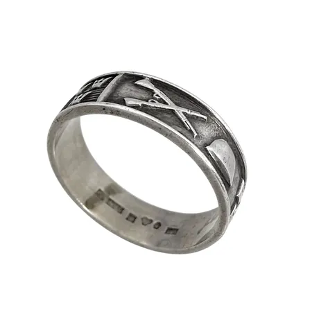 Militärring, utbildning/kursring, beredskapstiden, Infanteri, silver, Ø19,0 mm, bredd 6 mm, G Dahlgren & Co Malmö 1940, fint skick, ej gravyr  Vikt: 3,7 g