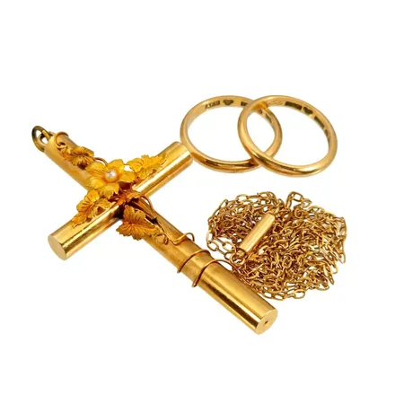 Diverse smycken, 18K guld, slitage, bucklor, gravyrer Vikt: 14,9 g