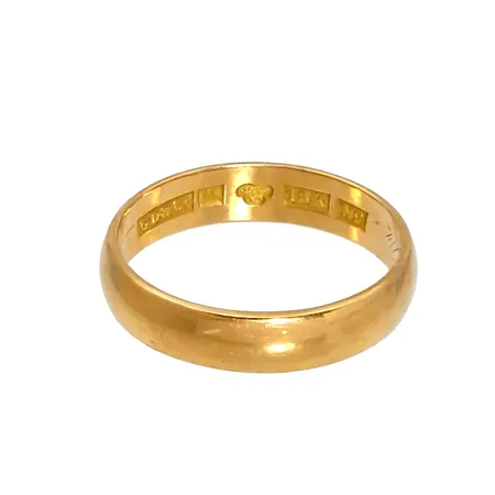 Ring, 18K guld, slät modell, gravyr Vikt: 4 g
