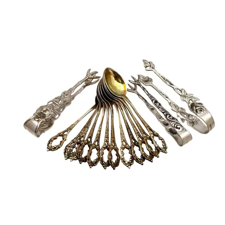 Kaffeskedar, 12 stycken + Sockertänger, 3 stycken, silver, merparten 830/1000, bruksskick Vikt: 128,6 g