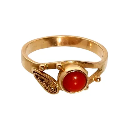 Ring, 14K guld, röd sten, defekt Vikt: 3,3 g