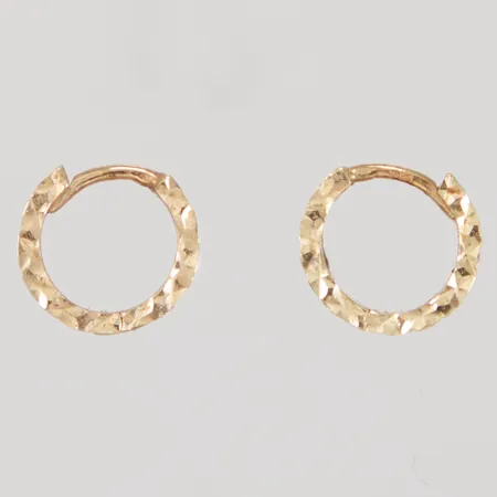 Ett par örhängen, creoler, ca Ø10,2mm, mönsterdekor, GHA, 18K, Vikt: 1 g