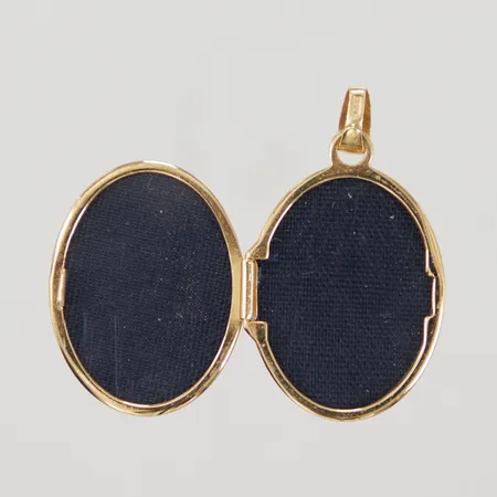 Hänge, Medaljong, längd inklusive ögla 22mm, bredd 14mm, mindre bucklor, gravyr, 18K,  Vikt: 1,3 g