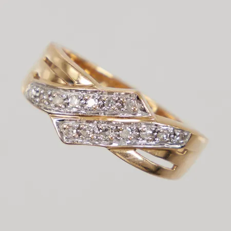 Ring, stl 17¾, bredd 3-9mm, åttkantslipade diamanter 14x ca 0,01ct, GHA, 18K,   Vikt: 4,5 g