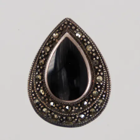 Brosch/hänge, längd 24,5mm, bredd 18,5mm, svart sten med markasiter, defekt, 925/1000 silver,  Vikt: 4,5 g