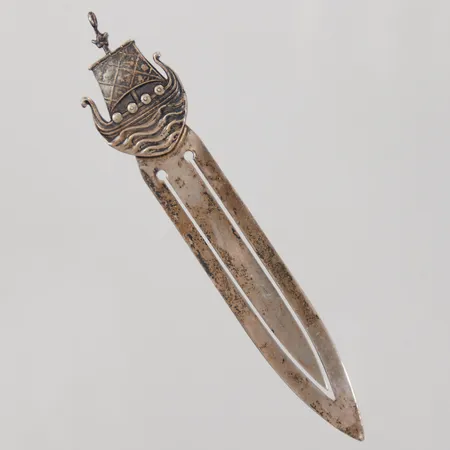 Bokmärke, Vikingaskepp, längd inklusive ögla 10,5cm, bredd 2cm, silver,  Vikt: 12,4 g