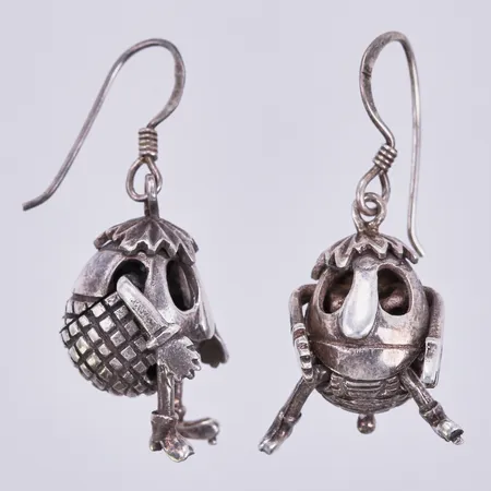 Ett par örhängen längd ca 36mm, bredd ca 13mm, 925/1000 silver Vikt: 10,9 g