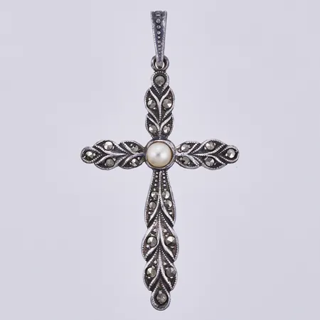 Hänge med pärla och markasiter, längd: ca 3,9cm, bredd: ca 24mm, 835/1000 silver  Vikt: 2,8 g