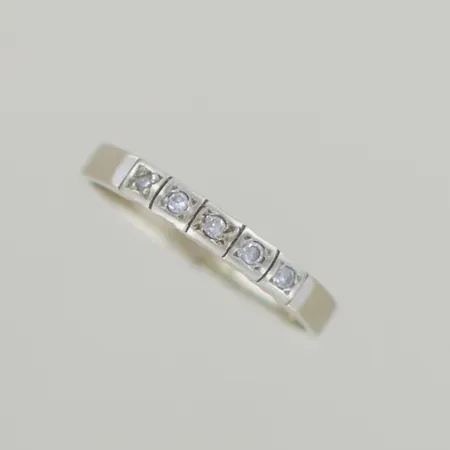 Ring, allians, med 5 diamanter, Ø 17,5 mm, 18k behöver roderas Vikt: 2,5 g