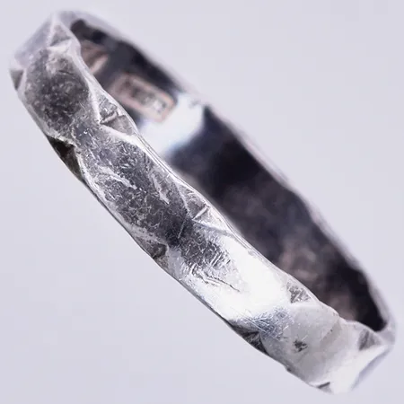 Ring, stl: ca 17, bredd: ca 3mm, 925/1000 silver  Vikt: 1,4 g