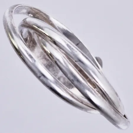Ring Tredelad, stl ca 17, bredd ca 1mm, aningen skev, 925/1000 silver Vikt: 2,7 g