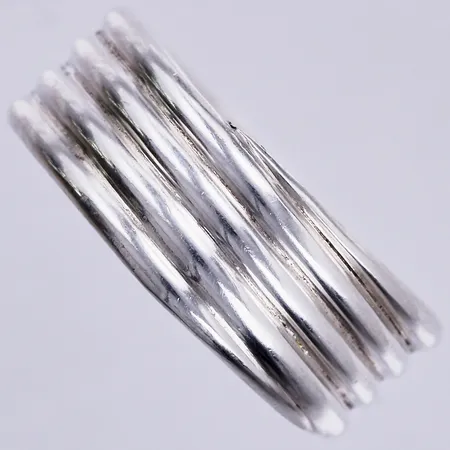 Ring, stil ca 18¼, bredd ca 7mm, 925/1000 Vikt: 8,5 g