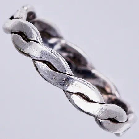 Ring, stl: ca 16½, bredd: ca 3mm, 830/1000 silver  Vikt: 1,6 g