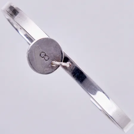 Armring med hängande berlock, Efva Attling, bredd ca : 5mm, Ø67mm, silver 925/1000 Vikt: 23,2 g