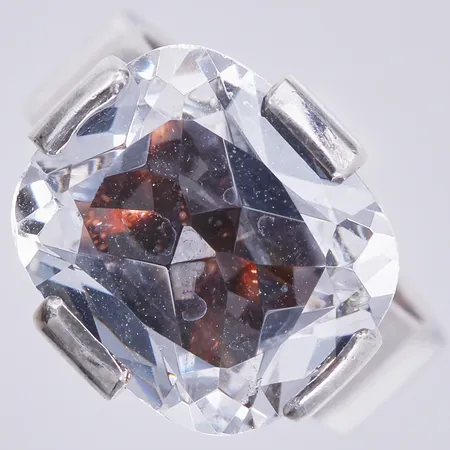 Ring med vit sten, stl: 15½, Ø12-15mm, bredd ca : 5mm, silver 830/1000 Vikt: 8,3 g