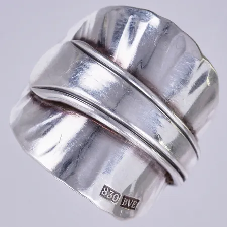 Ring Bo Ekström, Gaffelkonst, stl: 19, bredd ca 4-22mm, 830/1000 silver Vikt: 10,2 g