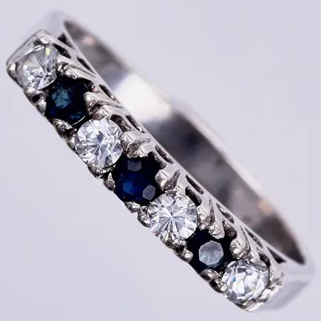 Ring med färgade stenar, stl: 17, bredd ca: 2mm, silver 925/1000 Vikt: 2,4 g