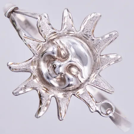 Armring, öppningsbar ca Ø 62mm, bredd ca 4-42mm, Egyptiska stämplar, något buckliga, silver Vikt: 18 g
