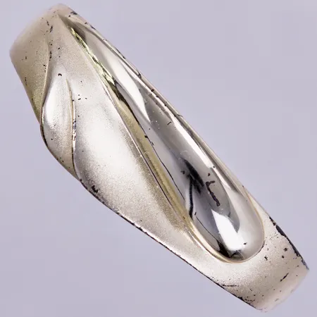 Armring Lapponia, Ø: ca 5,7cm, bredd: ca 8-20mm, år 1991, missfärgningar, 925/1000 silver Vikt: 26,9 g
