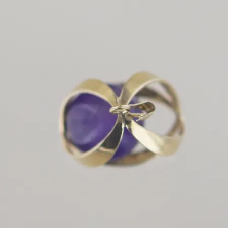 Hänge med lila kula , längd 2,5cm  B 20 mm ,9k Vikt: 4,3 g
