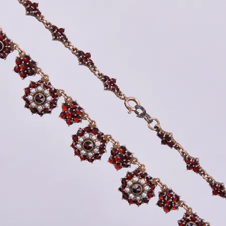 Collier med odlade pärlor & granater, längd ca 41cm, bredd ca 2-14mm, 830/1000 silver Vikt: 22,1 g