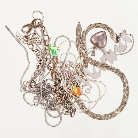 3 armband, 3 kedjor, 1 collier, 1 hänge, samtliga delar med defekter, silver 925/1000 Vikt: 22,3 g
