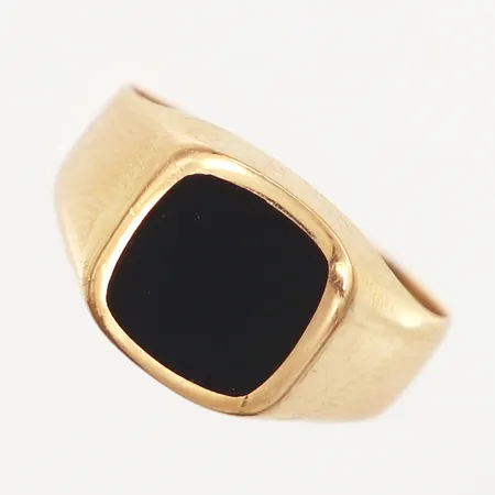 Klackring med Onyx, stl 19, bredd: 4-12mm, Trege Guldsmedsaktiebolaget Göteborg, år. 1963, 18K Vikt: 4,1 g
