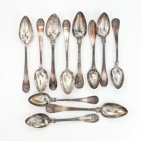 11 Kaffeskedar olika modeller, 13-15cm, gravyr samt bucklor förekommer, silver 830/1000 Vikt: 153,5 g