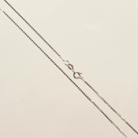 Halsband venezia vitguld längd 42cm, bredd 1mm, 18K 4,3g Vikt: 4,3 g