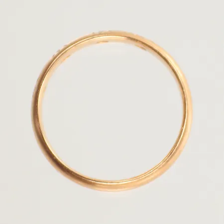 Ring med tre diamanter totalt ca 0,06ct, stl 15, bredd 2mm, 18K Vikt: 2,3 g