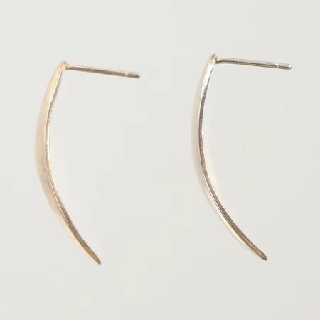 Örhängen, längd 28mm, bredd 1-7mm, saknar snurrebussar, saknar stämpel, 830/1000, 2,5g Vikt: 2,7 g