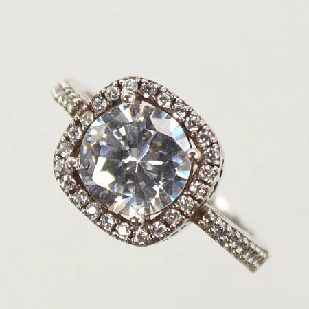 Ring med vita stenar, stl 16½, bredd 3-10mm, 925/1000, 3,2g bruttovikt