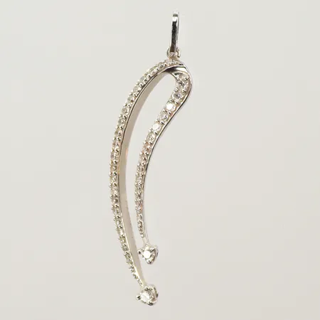 Hänge vitguld med 40 diamanter från 0,005-0,05ct/st, 40x9 mm exkl ögla, 18K 3,9g totalt. 