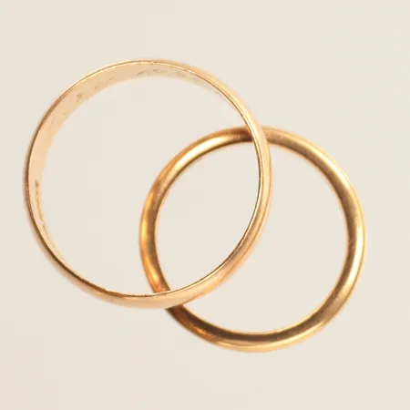 Ringar, gravyr, 18K  Vikt: 9,9 g