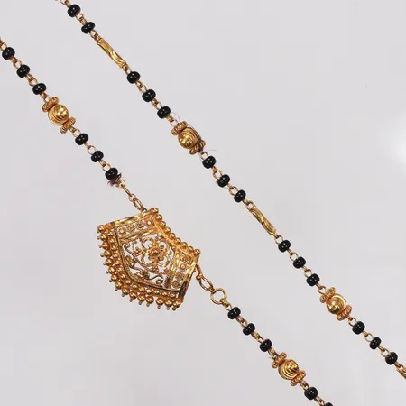 Collier, svarta stenar, 51-52,5cm, hänge avtagbar, intrasslat hår, 22K  Vikt: 17,3 g