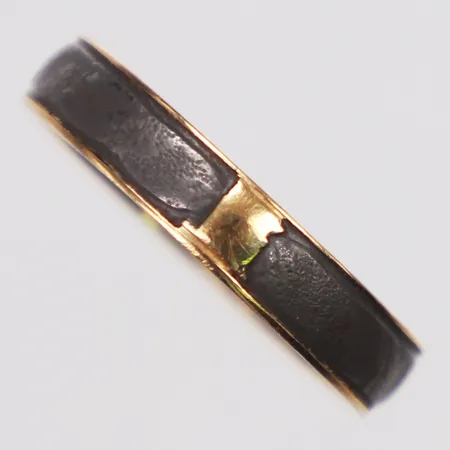 Yrkesring, stl 20¾, bredd 4,6mm, metall på utsidan, gravyr, 18K  Vikt: 3,5 g
