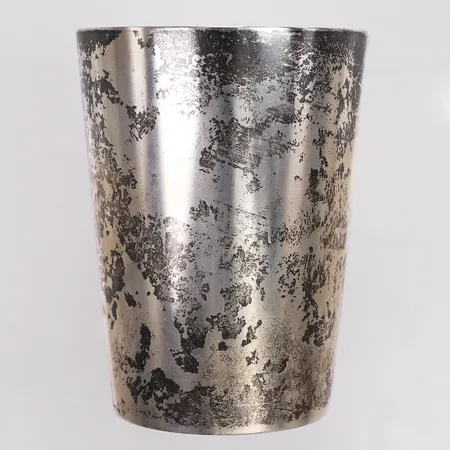 Bägare, höjd 7,9cm, gravyr, stämplad 813 & 925/1000 silver Vikt: 68,7 g