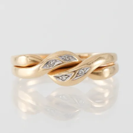 Pusselring med små vita stenar, Guldfynd AB, storlek ca 16 mm, 18k. Vikt: 3,3 g