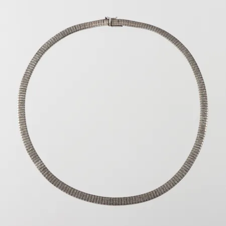 Collier, längd 44 cm, bredd 5.8 mm, silver. Vikt: 26,4 g
