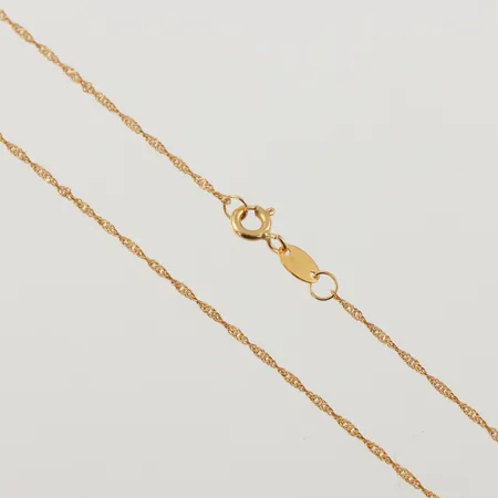 Collier, längd 46 cm, bredd 1 mm, 21k. Vikt: 1,6 g