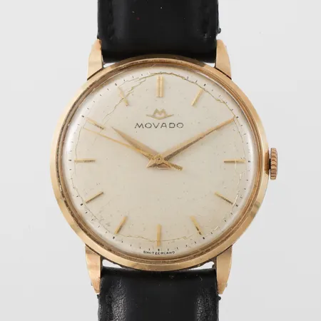 Herrur Movado, gravyr, diameter 32.4 mm, defekt glas, tickar igång men ej funktionstestad, 14k.