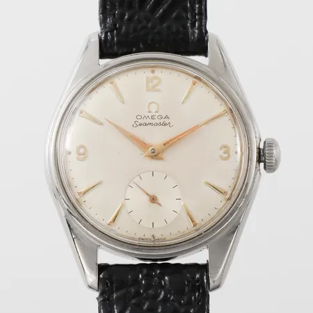 Herrur Omega Seamaster, stål, diameter ca 36 mm, separat sekundvisare, tickar igång men ej funktionstestad.