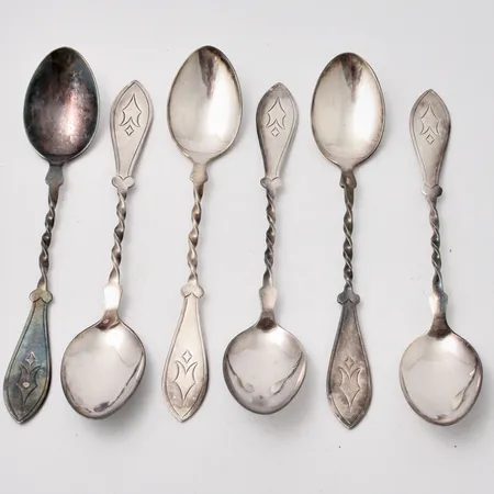 6st kaffesked i silver, 12cm, modell Jämtlandsskeden, 830/100, tillverkad av Guldsmedsaktiebolaget I Stockholm, år 1972, vikt 57,89g.
