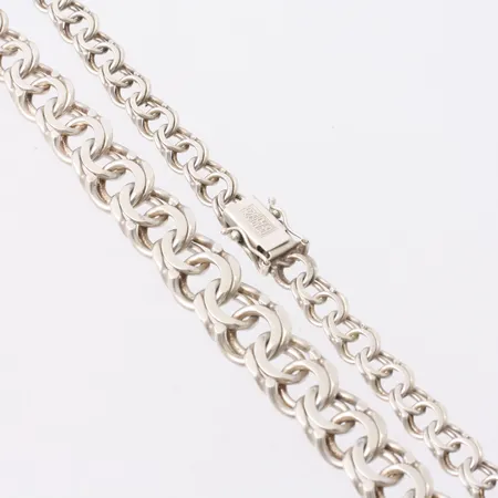 Collier i silver, 45cm, docerad Bismarck, bredd 7-11mm, 925/1000, tillverkad av Guldfynd, vikt 36,29g.