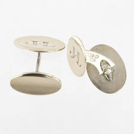 Ett par manschettknappar, 19x14mm, monogramgravyr, silver  Vikt: 8,9 g