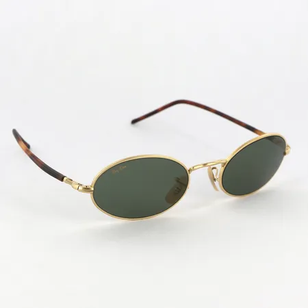 Solglasögon, Ray Ban, äldre modell, skevheter, glapp vid ena skalmens fäste, originaletui Vikt: 0 g